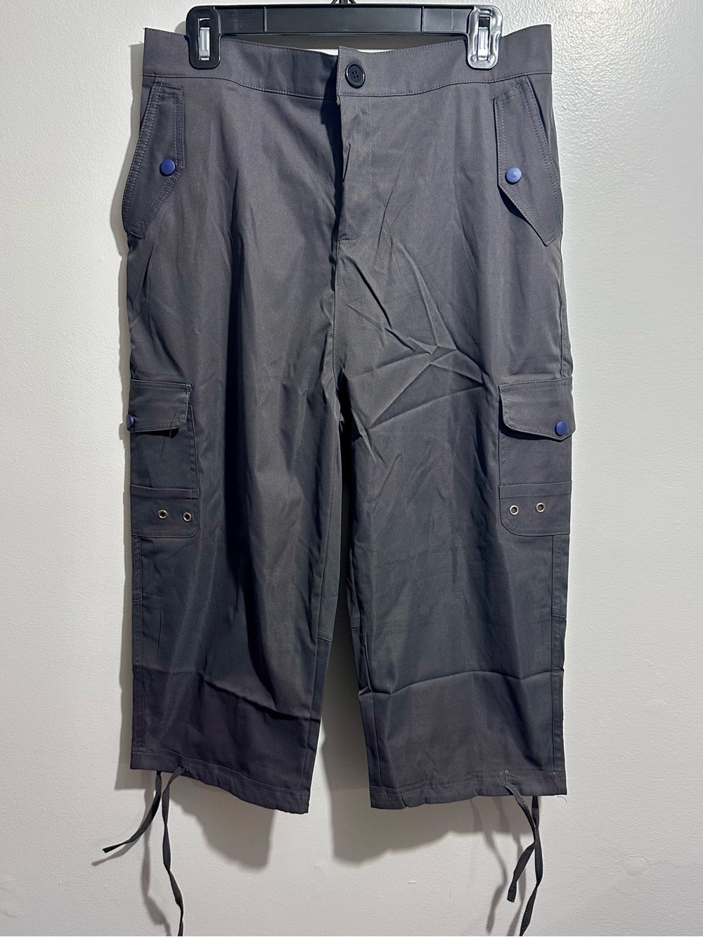 Casual Gray Cargo Capri Pants with Drawstring Hem Size 31 (825)